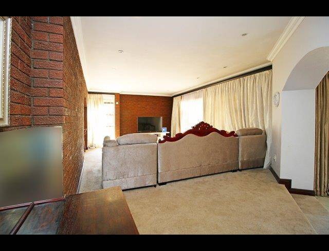 5 BEDROOM HOUSE FOR SALE IN BRUMA